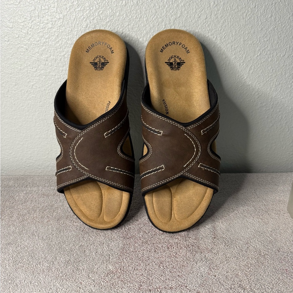 Dockers Brown Leather Sandals with Cross-Strap Design